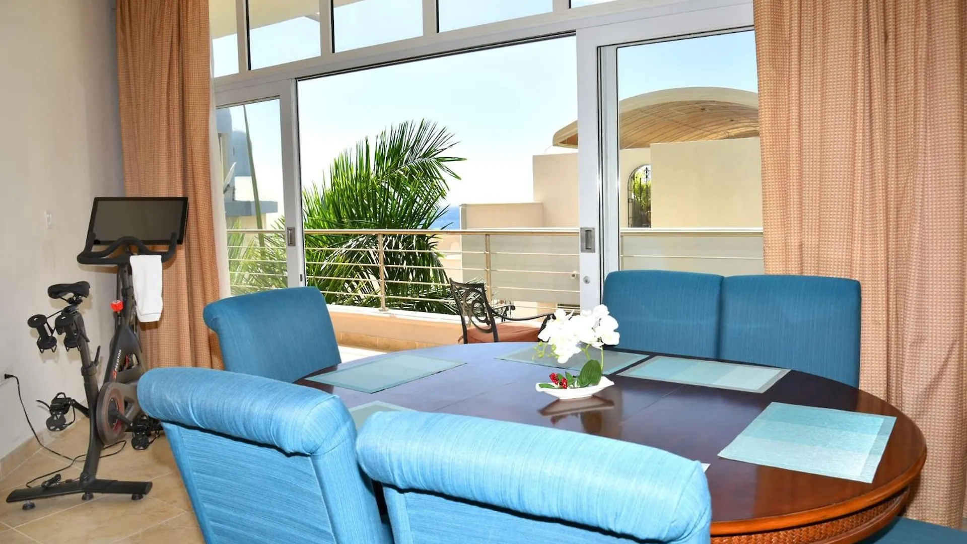Oceanfront Paradise: Penthouse With Peloton Cupecoy  0*, Cupecoy (Sint Maarten) Sint Maarten/Saint Martin
