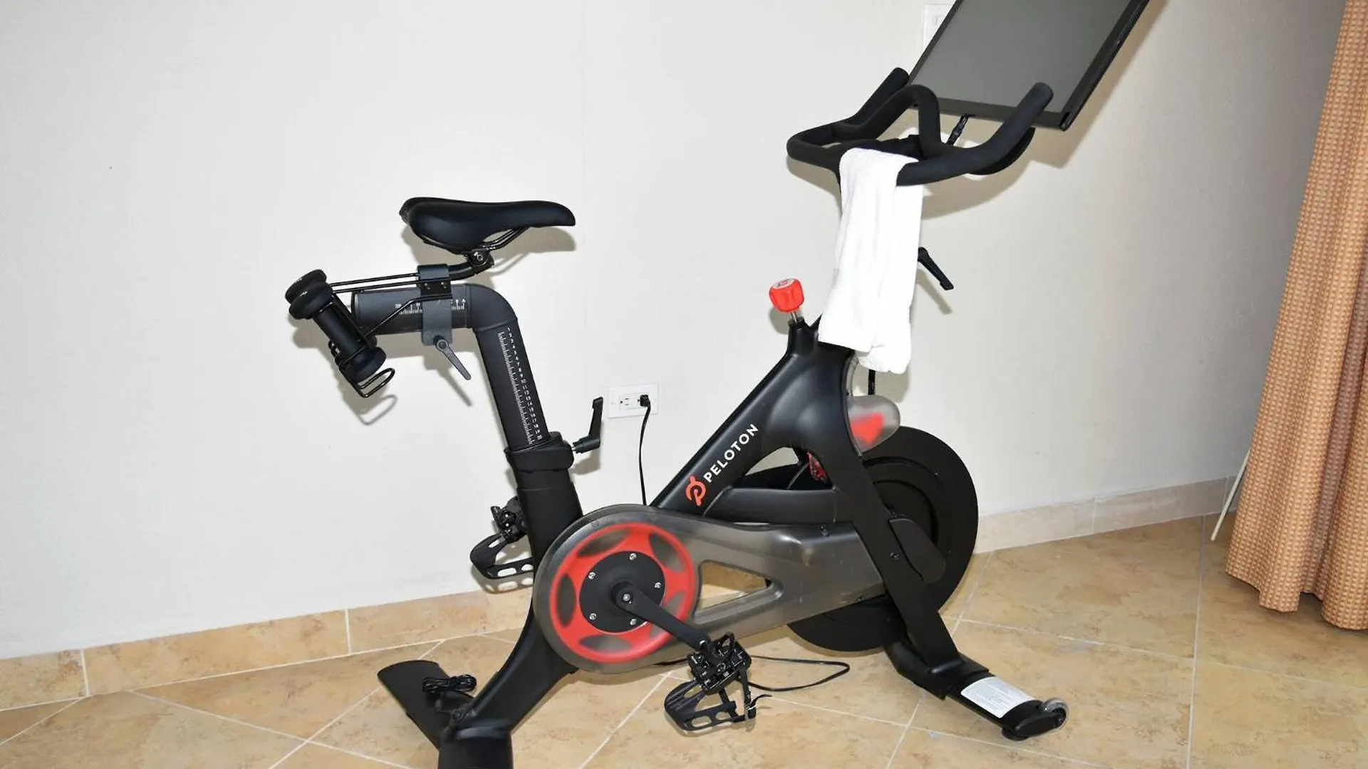 Oceanfront Paradise: Penthouse With Peloton Cupecoy  Apartment Cupecoy (Sint Maarten)