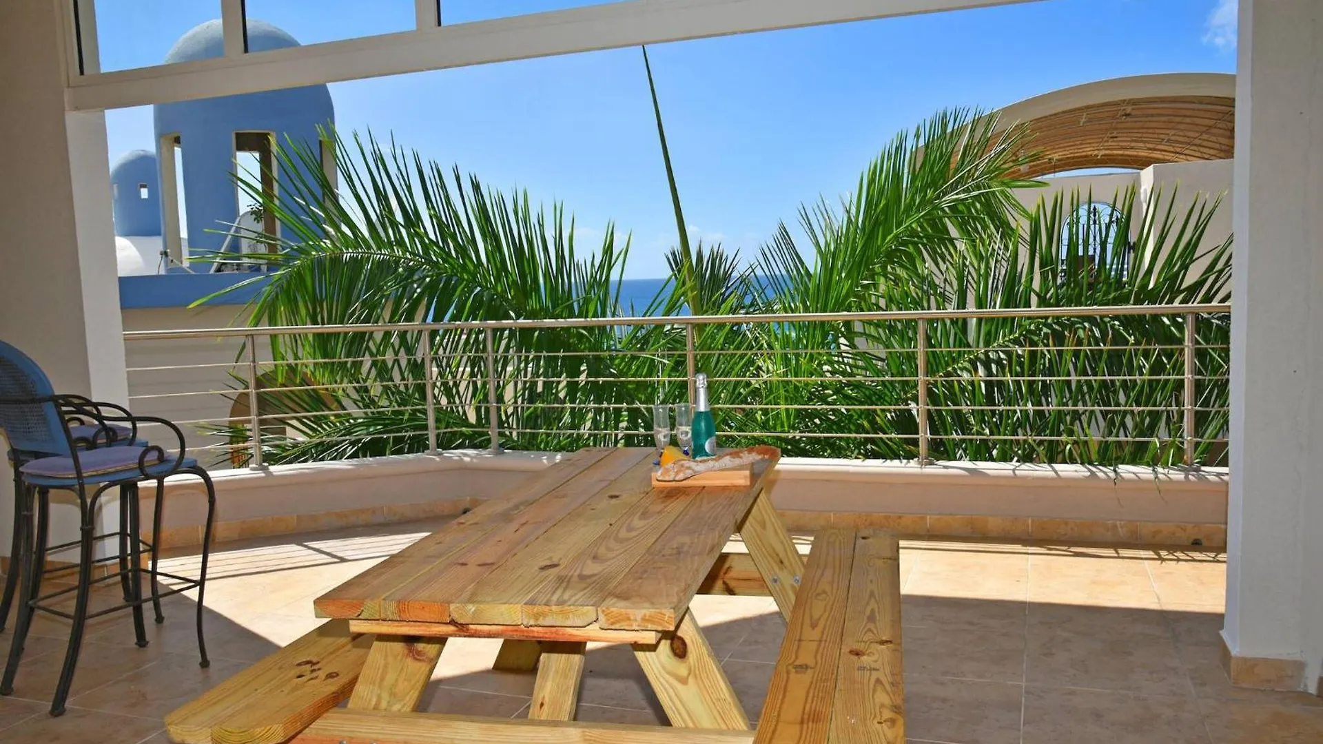 Oceanfront Paradise: Penthouse With Peloton Cupecoy  0*, Cupecoy (Sint Maarten)